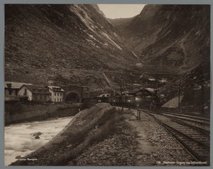 مدخل نفق Gotthard في Göschenen Göschenen ، المدخل i / das Gotthardtunnel (العنوان على الكائن) بواسطة فوتوجلوب وشركاه