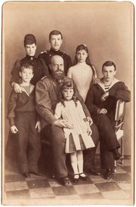 La famille de l'empereur Alexandre III - The Romanovs: عائلة الإمبراطور ألكسندر الثالث ، مجهول. صور الألبومين بواسطة مجهول مجهول
