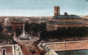 باريس: منظر لـ Place du Chatelet ومسرح Sarah-Bernhardt (مسرح دي لا فيل الحالي). في الخلفية ، برج القديس جاك (القديس جاك). صورة عام 1920 في "" ألبوم فني "لمدينة باريس. مجموعة خاصة. بواسطة مجهول مجهول