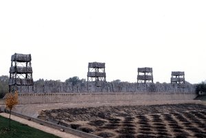 إعادة بناء معسكر سيزار أمام أليسيا. Archeodrome من بورجوندي بواسطة مجهول مجهول