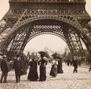 المعرض العالمي لعام 1900 - المعرض العالمي لعام 1900 في باريس: منظر تحت برج إيفل - مجموعة خاصة بواسطة مجهول مجهول