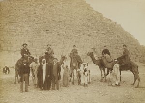 عائلة السياح في الجيزة ، مصر بواسطة أنطونيو بيتو