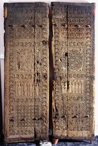 زوج من أبواب الجوز الأرمنية المنحوتة ، يصور المسيح بستة من الرسل والقديسين ، 1312 بواسطة المدرسة الأرمنية