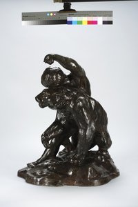 بوما والطفل (برونزي) بواسطة آرثر بوتنام