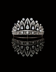 تيارا من فابرجيه ، 1890 (الماس والذهب) بواسطة أغسطس فيلهلم هولمستروم