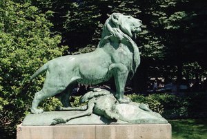 أسد النوبة وفريسته ، 1870 (برونزية) (انظر أيضًا 252666 و 252667)