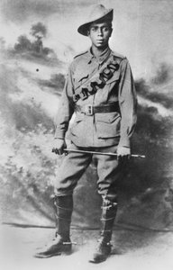 صورة جندي من السكان الأصليين ، 234 Private (Pte) Walter Christopher (Chris) George Saunders ، c.1916 بواسطة مصور استرالي