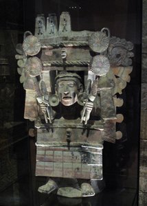 مبخرة على شكل إلهة الزراعة Chicomecoatl ، Tlahuac ، أواخر فترة ما بعد الكلاسيكية ، c.1500 بواسطة ازتيك