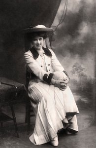 ديسيما مور 1871-1964 ، الممثلة الإنجليزية ، 1907.