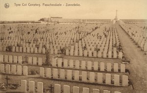 مقبرة تاين كوت في Passchendaele بواسطة مصور بلجيكي