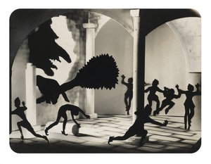 Fantastic Figures, possibly 1920s (gelatin silver print) بواسطة برنارد ألفيري
