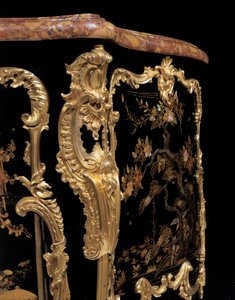 كومود ، c.1745 (ورنيش ياباني مُركب على Ormolu وخشب أبونيزد) بواسطة برنارد فان ريزنبرغ الثاني