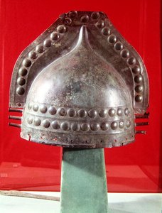 خوذة 1000 ق (معدن)