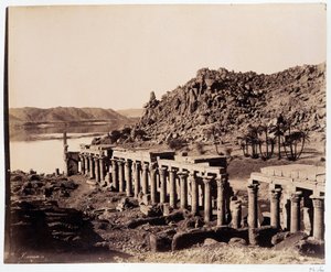 أنقاض معبد إيزيس في مصر - صورة الأخوين زنغالي ، أواخر القرن التاسع عشر