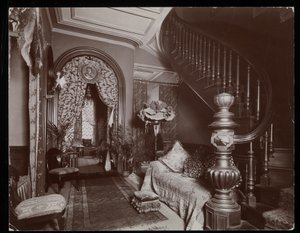 غرفة جلوس مزخرفة في مقر Blakely Hall في 11 West 45th Street ، نيويورك ، 1896-1898 (طباعة الجيلاتين الفضي) بواسطة شركة بايرون