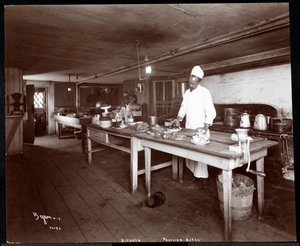 شيف في المطبخ في فندق Janer&39;s Pavilion ، Red Bank ، نيو جيرسي ، 1903 (طباعة الجيلاتين الفضي)