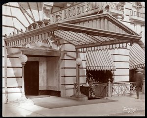 مدخل فندق Broztell ، 3 East 27th Street ، نيويورك ، 1906 (طباعة الجيلاتين الفضي) بواسطة شركة بايرون