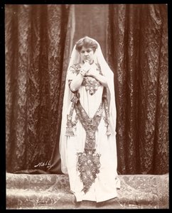 إيفا فاي في حديقة Hammerstein&39;s Roof ، نيويورك ، c.1910 (طباعة الجيلاتين الفضي)