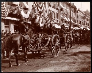مدفعية حصان على موكب في Dobbs Ferry ، نيويورك ، 1898 (طباعة الجيلاتين الفضي)
