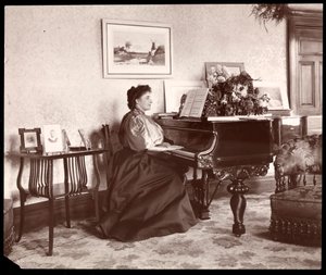مدام فرانسيس سافيل في المنزل ، 1895 (طباعة الجيلاتين الفضي)