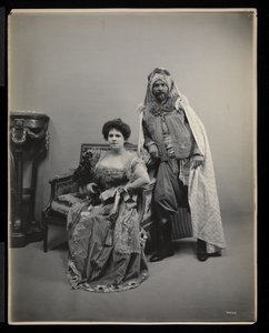 صورة لرجل وامرأة مجهولين في جيمس هيزن هايد بول ، نيويورك ، 31 يناير 1905 (طباعة الجيلاتين الفضي)