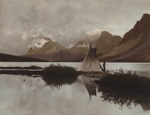 بحيرة القوس (صورة ملونة)