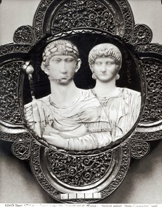نقش يصور الإمبراطور هونوريوس (395-423) وزوجته ماريا (العاج والمعدن) (انظر أيضًا 189591) بواسطة البيزنطية