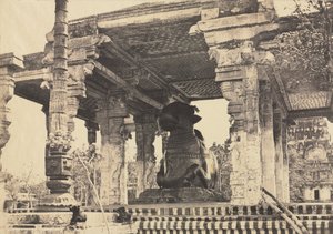 المعبد العظيم ، الثور العظيم ، منظر أمامي ، تانجور ، الهند (معبد راجاراجيسفارا) بواسطة رئاسة مدراس