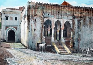 شمال المغرب، طنجة، مدخل قصر الحاكم، تاريخ الصورة: حوالي عام 1910. أرشيف كارل سيمون