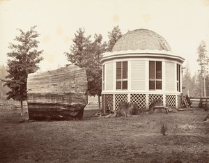 المنزل فوق جذع شجرة كبيرة ، 1865-66 ، طبع كاليفورنيا. 1876. بواسطة كارلتون إيمونز واتكينز