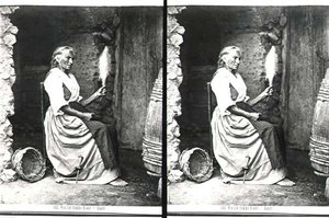 امرأة عجوز تدور ، كابري ، حوالي 1865 (b / w photo)
