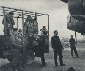 الوصول ، 1941 بواسطة سيسيل بيتون