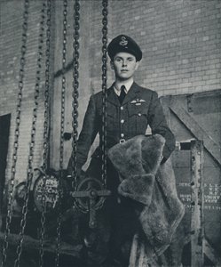 قاذفة القنابل ، 1941 بواسطة سيسيل بيتون