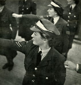عريف وكاديت ، c1943. بواسطة سيسيل بيتون
