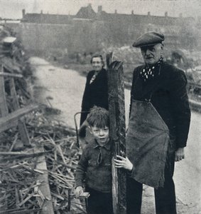 عائلة إيست إند ، 1941 بواسطة سيسيل بيتون
