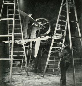 ميكانيكا الطيران ، وتجارة WAAF ، c1943.