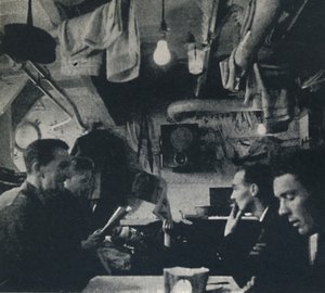 الاستخدام الوظيفي للمساحة على سطح الفوضى ، 1941 بواسطة سيسيل بيتون
