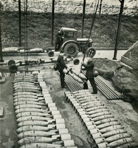 الاستعداد للغارة ، c1943. بواسطة سيسيل بيتون