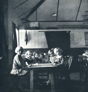 دروس لأطفال لندن في قاعة القرية ، 1941