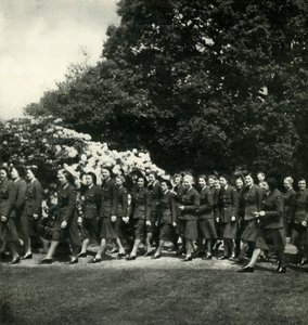 خارج الخدمة ، c1943. بواسطة سيسيل بيتون