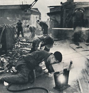 التثبيت ، 1941 بواسطة سيسيل بيتون