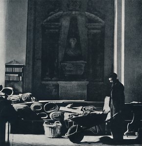 سانت ماري لو بو بعد الغارة الأولى. تم تدميره الآن ، 1941 بواسطة سيسيل بيتون