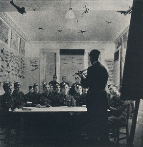 أساس التدريب: التعرف على الطائرات ، 1941 بواسطة سيسيل بيتون