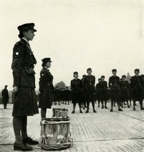 فرقة WAAF على موكب ، c1943.