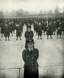 ضباط WAAF في كليتهم التدريس ، c1943. بواسطة سيسيل بيتون