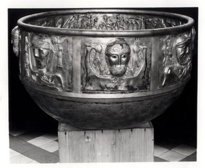 نسخة طبق الأصل بالحجم الكامل من Gundestrup Cauldron ، النسخة الأصلية من القرن الأول قبل الميلاد (صورة b - w) بواسطة سلتيك