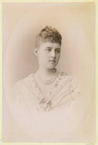 ألكسندرا دي جريس ، دوقة روسي الكبرى - صورة لدوقة روسيا الكبرى ألكسندرا جورجيفنا (1870-1891) ، بقلم بيرجاماسكو ، تشارلز (كارل) (1830-1896). صور الألبومين بواسطة تشارلز برجاماسكو