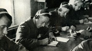التدريب في مجال الاتصالات عام 1941. بواسطة تشارلز براون