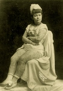 صورة لآني هوارد ، السيدة الموشومة ، 1903