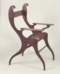 كرسي بذراعين أو كرسي بجعة صممه CFA Voysey (1857-1941) في 1883-5 ، صنع c.1898 (بلوط) بواسطة تشارلز فرانسيس أنيسلي فويسي